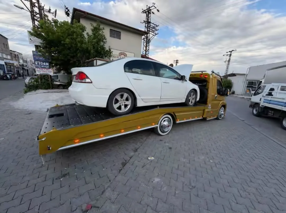 Yolda kalan araç çekici ile kurtarma